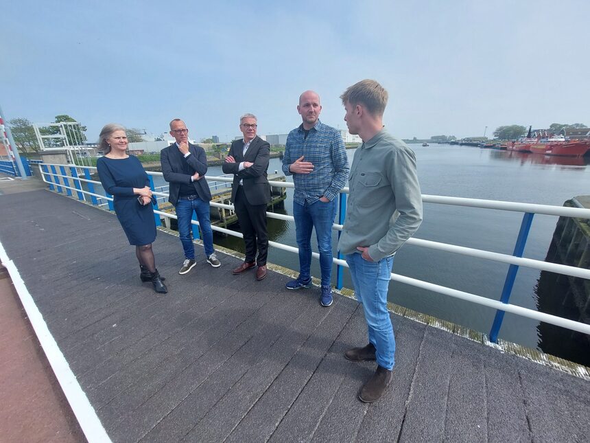 1 - de mensen met de kade rechts