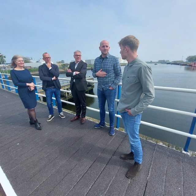 1 - de mensen met de kade rechts